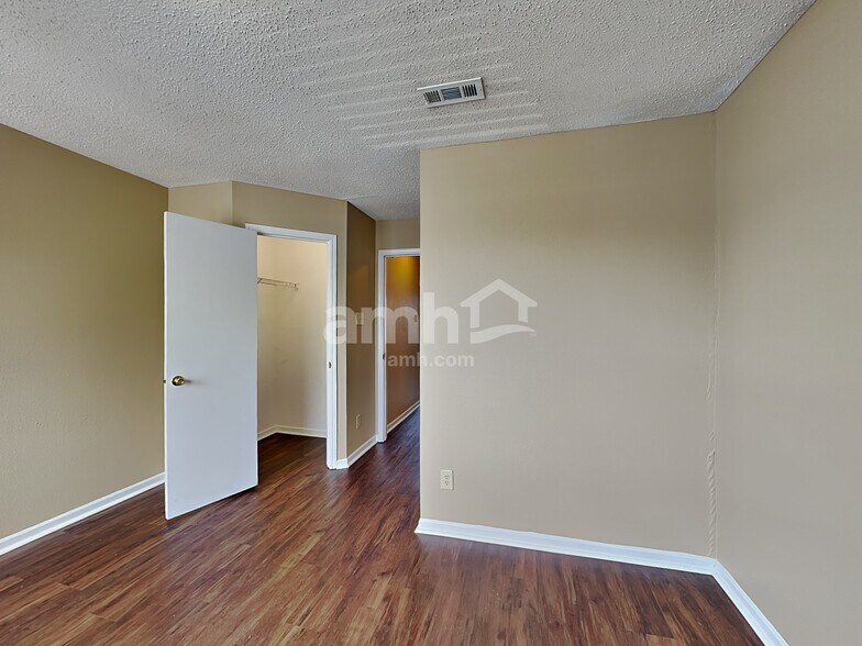Building Photo - 6303 Abaca Way