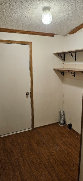 Building Photo - 404 N Washington St