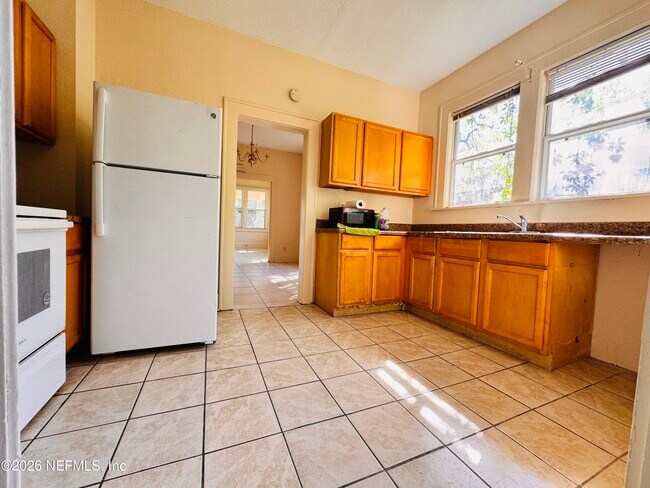 Building Photo - 1617 E 14th St