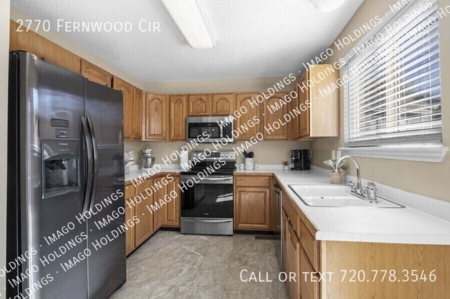 Building Photo - 2770 Fernwood Cir