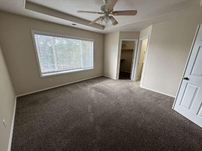 Building Photo - Beautiful 4 Bedroom Clackamas Home
