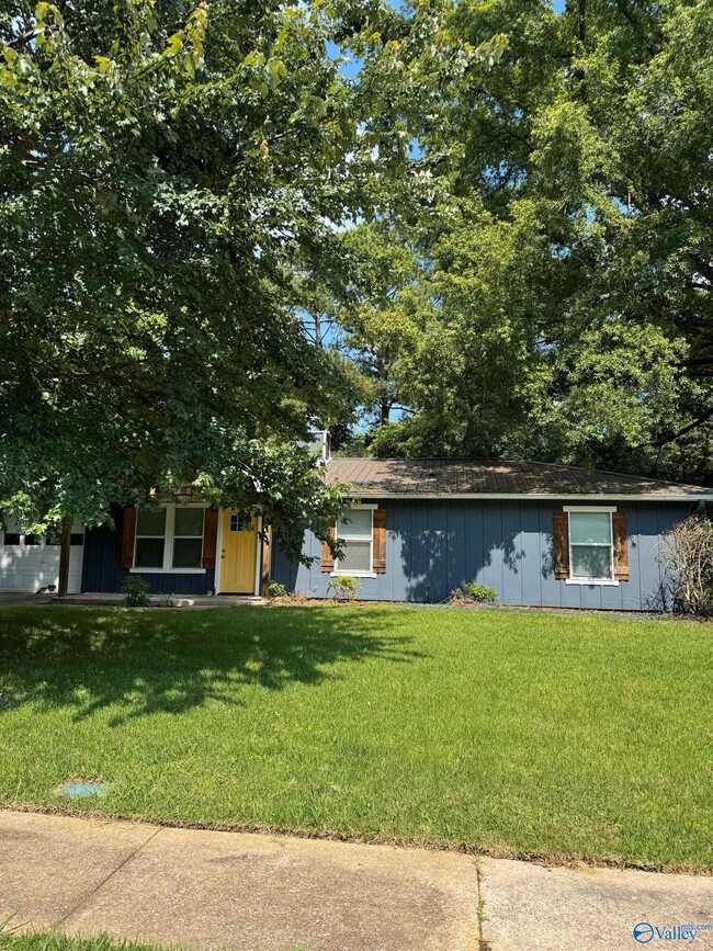 Building Photo - 902 Danmann Cir SE