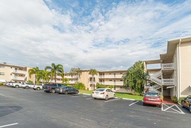 Building Photo - 2855 Garden Dr S