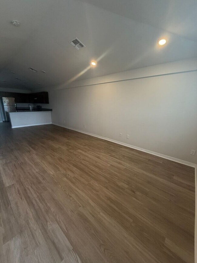 Building Photo - 11183 Pendleton Ave