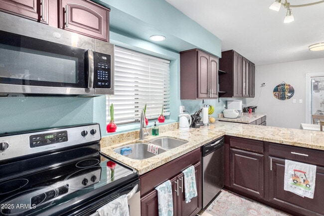 Building Photo - 2744 E Windrose Dr