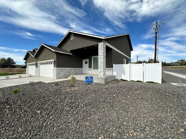 Building Photo - 9005 Palestine Way