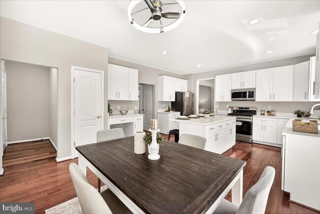 Building Photo - 9938 Timberknoll Ln