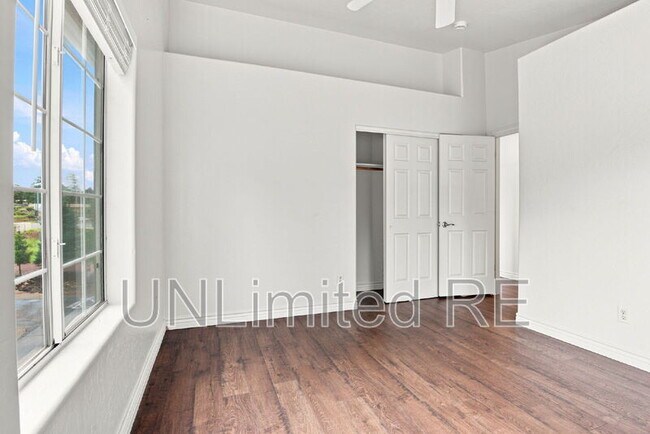 Building Photo - 3272 S Litzler Dr