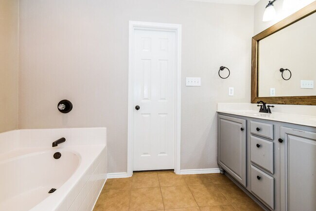 Building Photo - 908 Matthew Ln