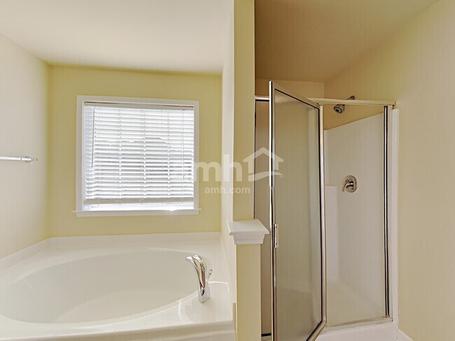 Building Photo - 2062 Keene Cir