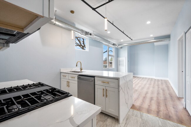 Building Photo - 9865 W Roosevelt Rd