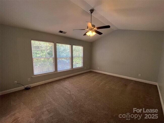 Building Photo - 8601 Fieldcroft Dr