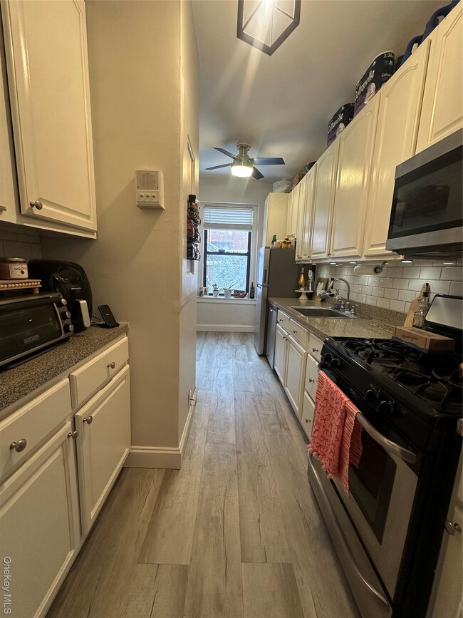 Building Photo - 673 Locust St