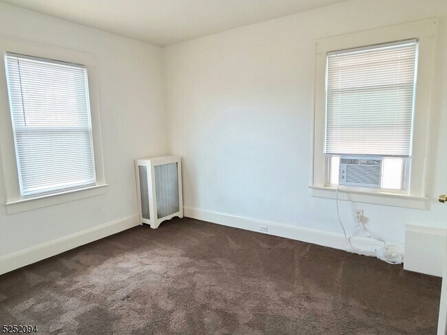 Building Photo - 254 W Franklin St