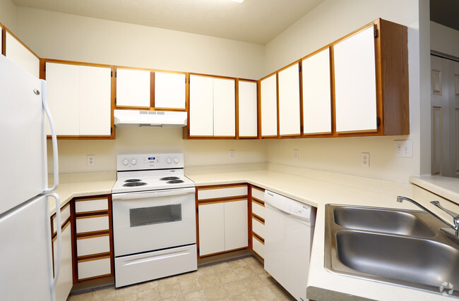 Kitchen - Bayshore Apartments