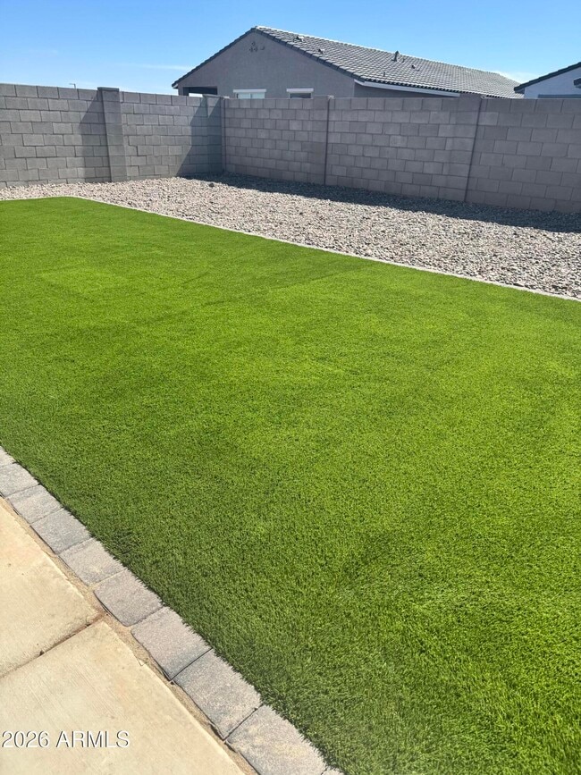 Building Photo - 15887 W Cottontail Ln