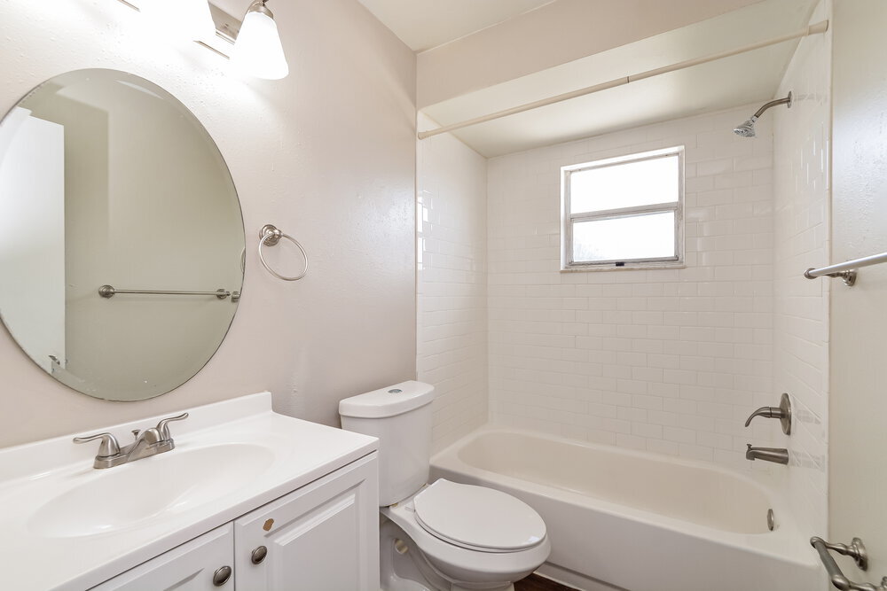 Building Photo - 409 Riverwoods Cir