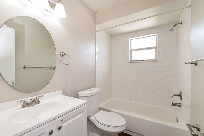 Building Photo - 409 Riverwoods Cir