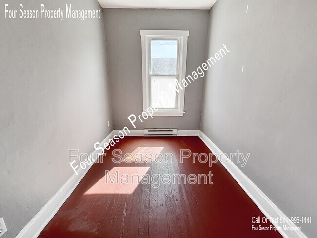 Building Photo - 116-118 Elm Street - 118b