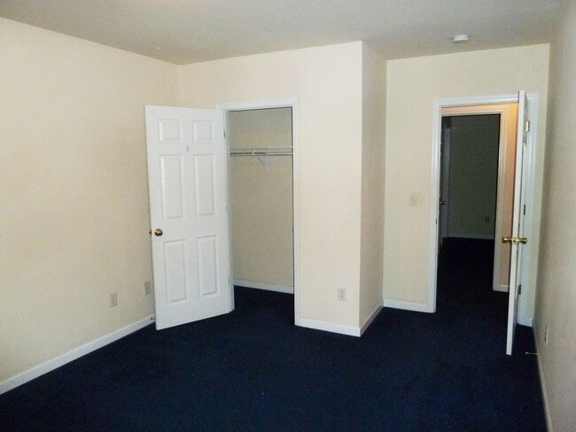 Building Photo - Awesome location for this spacious 4br 2ba...