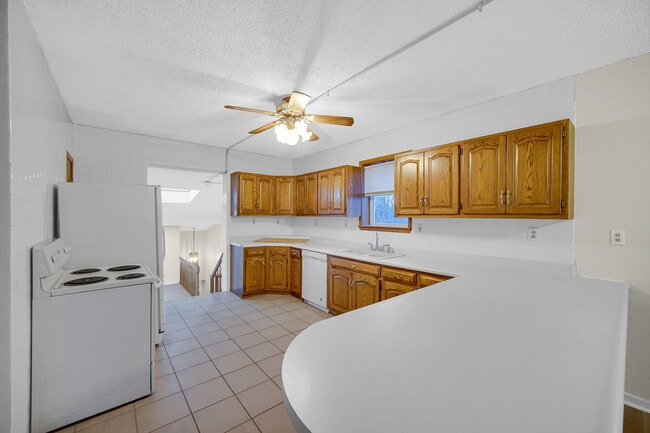 Building Photo - 2571 E Lincoln Hwy