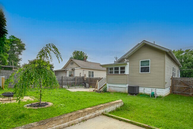 Building Photo - 237 3rd Ave