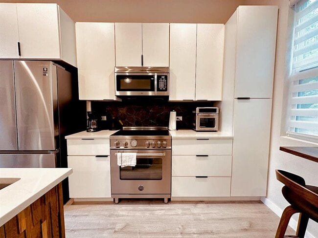 Building Photo - 4706 Sylvandale Dr
