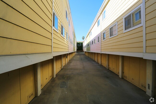 Building Photo - 5439 Whitsett Ave