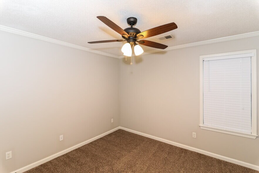 Building Photo - 7691 Shadow View Cove