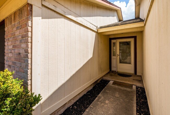 Building Photo - Charming Cottage in North Park Estate - Prime Location!