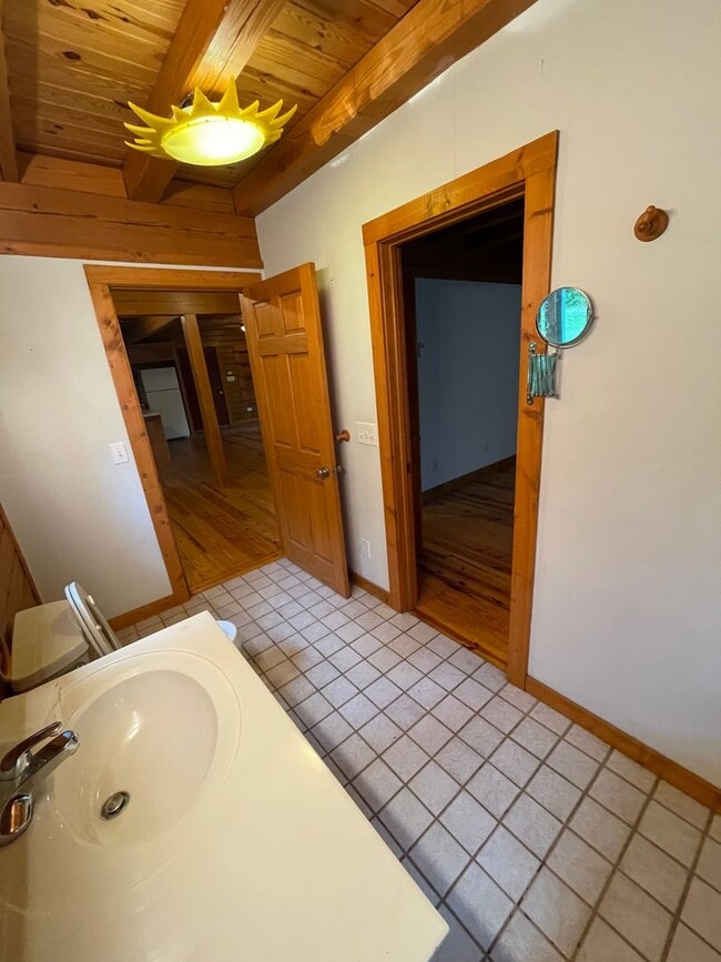 Building Photo - 504 Stuart Williams Rd