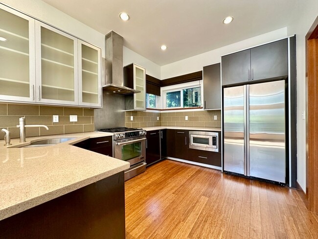 Building Photo - Stunning Townhome for Lease  in Seattle’s ...
