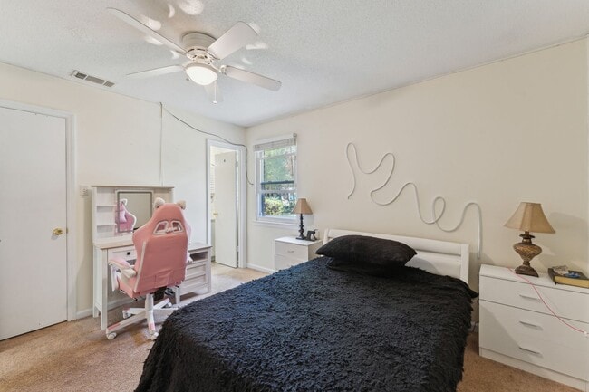 Building Photo - AVAILABLE NOW! (Pet Friendly)