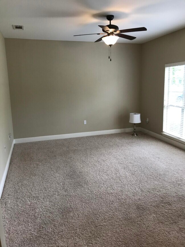 Building Photo - 24 Mozart Ln