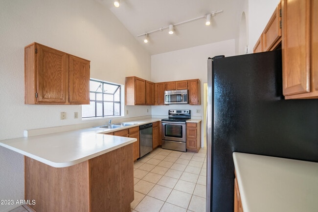 Building Photo - 9210 N 104th Pl