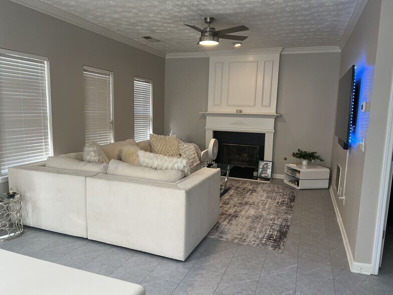 Building Photo - 6874 Bridgewood Dr