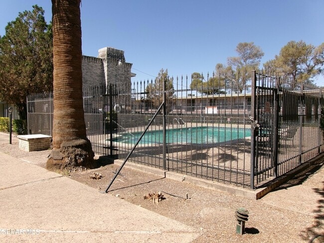 Building Photo - 6700 ESCONDIDO Dr