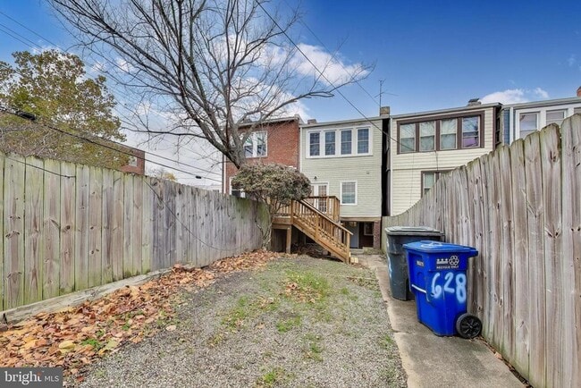 Building Photo - 628 Madison St NW