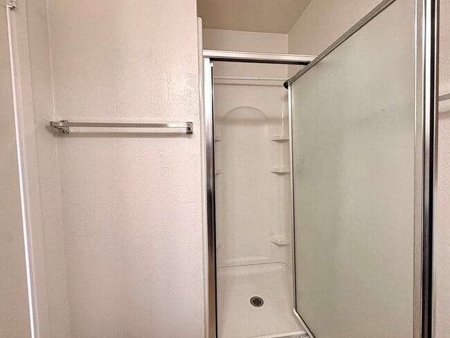 Building Photo - Beautiful 3 Bedroom, 2 full bathroom single story with HUGE backyard! For rent in Sacramento