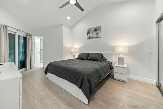 Building Photo - 6553 Via Regina