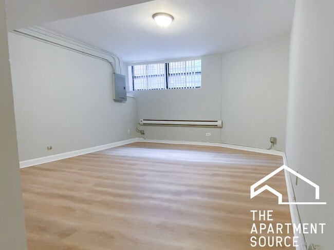 Building Photo - 2888 N Clark St