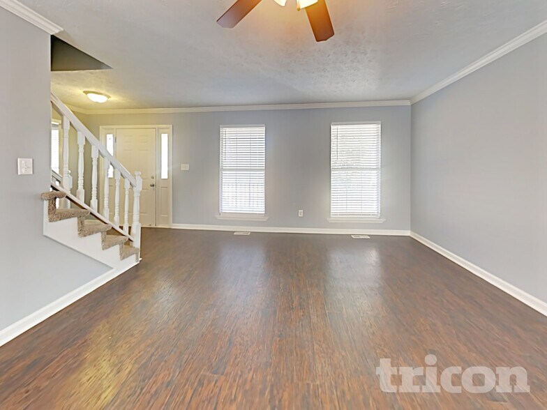 Building Photo - 418 Acres Ct