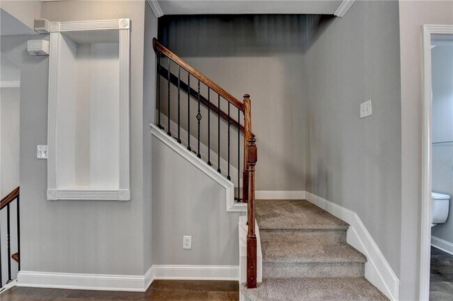 Building Photo - 812 Red Hart Ln