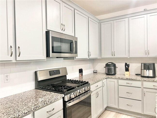 Building Photo - 216 Oakchest Ct