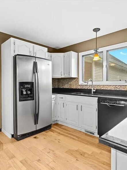 Building Photo - 9418 Rayna Dr