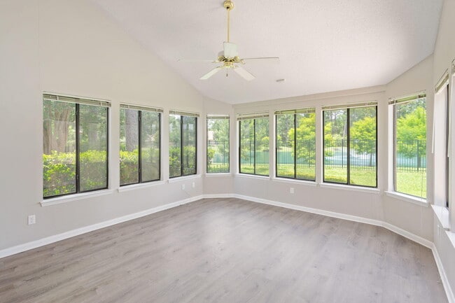 Building Photo - 1219 Oakmont Dr