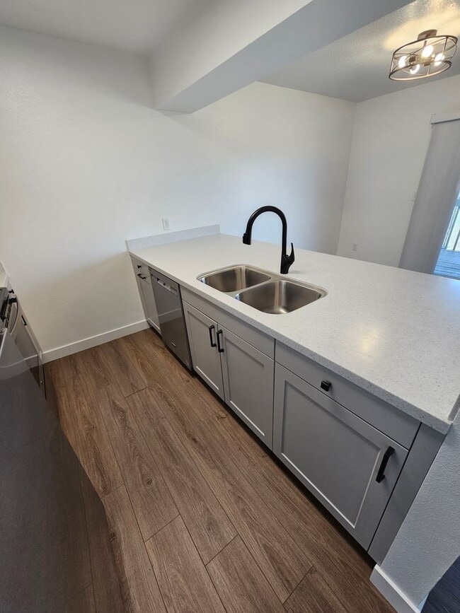 Building Photo - 41 Golf Course Ln