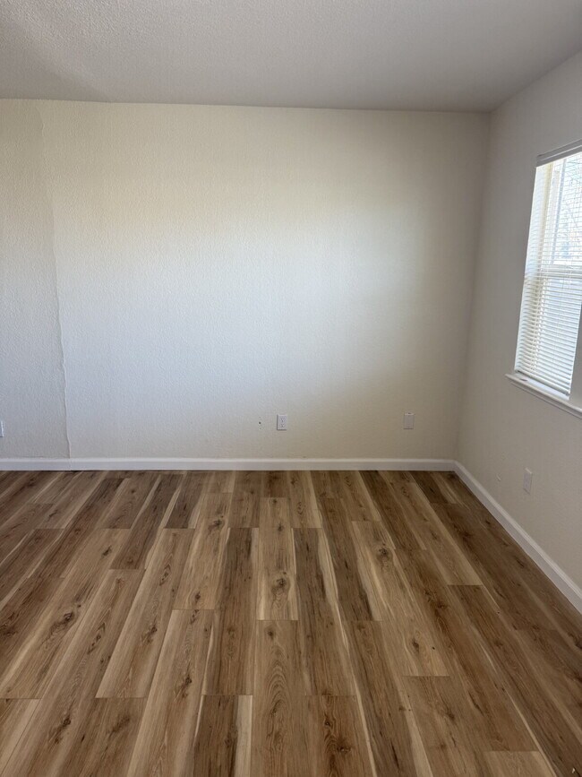 Building Photo - Charming 3-bedroom, 2-bathroom home located in the heart of Brentwood