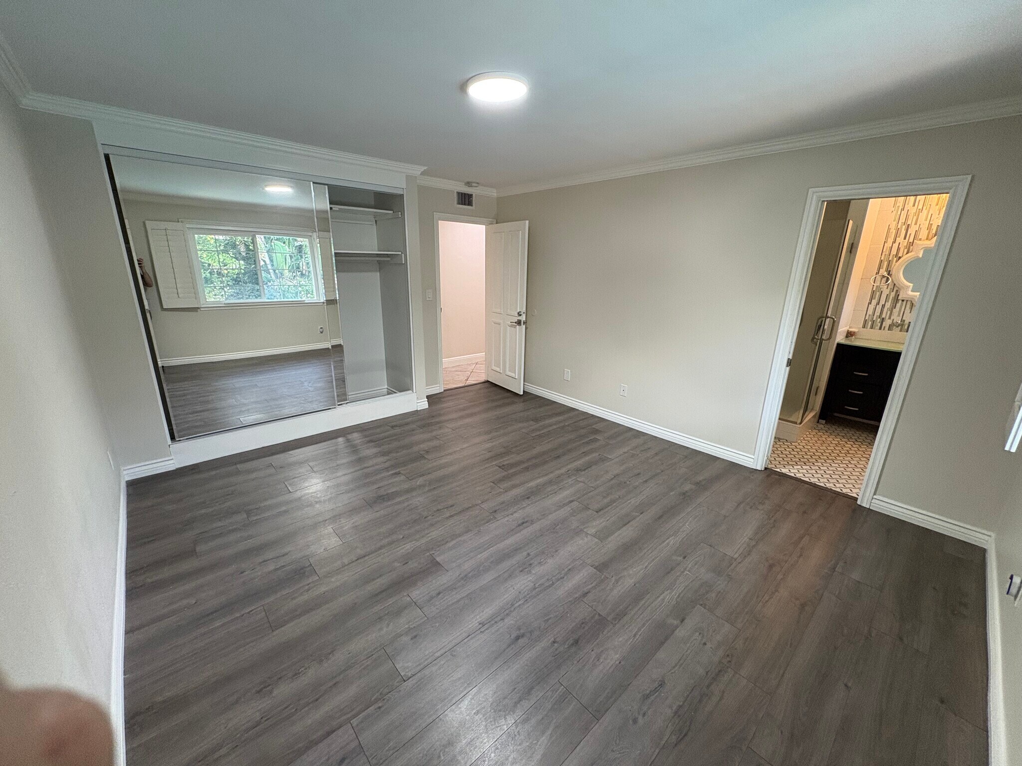 Building Photo - 8216 Glade Ave