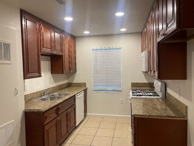 Building Photo - 2 Central Ave